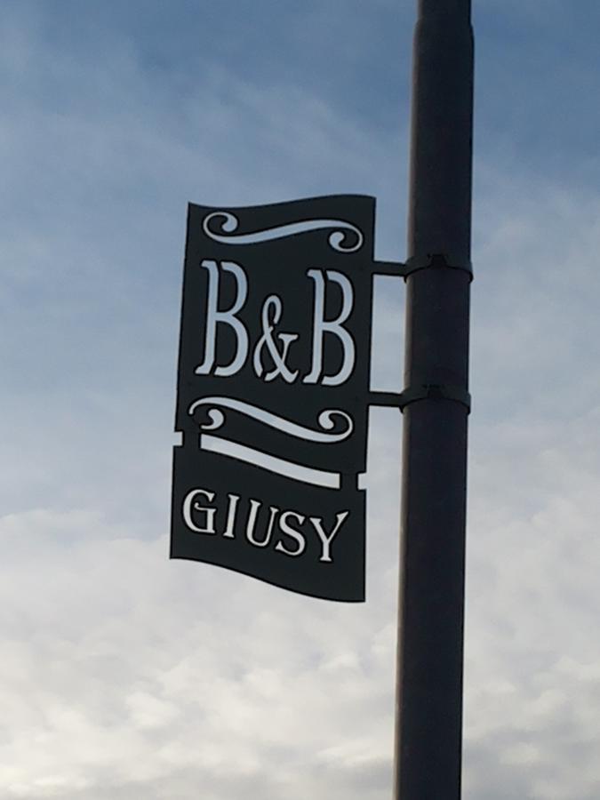 مارينا دي كارّارا Giusy Bed And Breakfast المظهر الخارجي الصورة