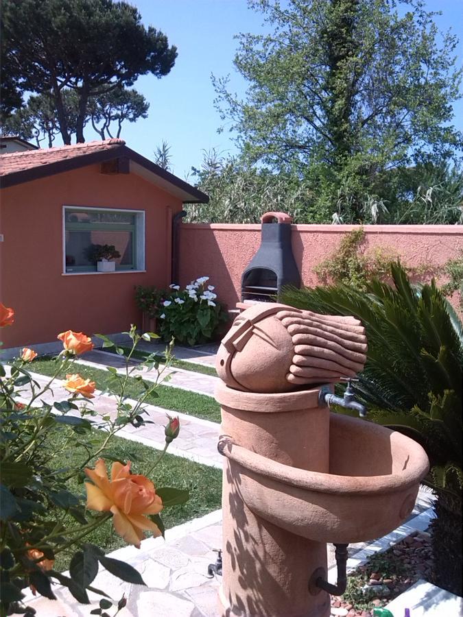 مارينا دي كارّارا Giusy Bed And Breakfast المظهر الخارجي الصورة