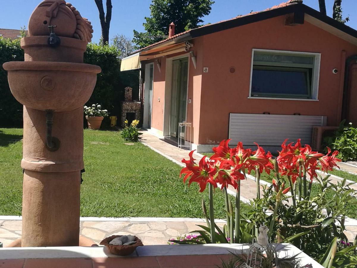 مارينا دي كارّارا Giusy Bed And Breakfast المظهر الخارجي الصورة