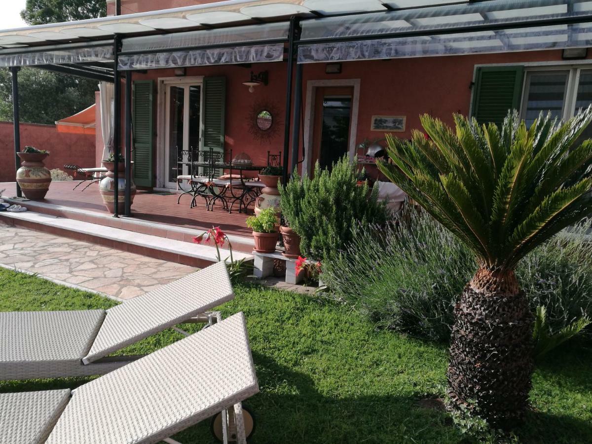 مارينا دي كارّارا Giusy Bed And Breakfast المظهر الخارجي الصورة